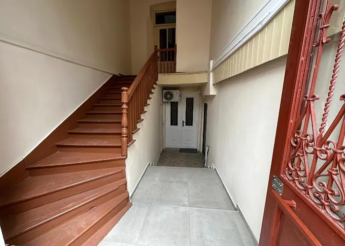 Tamari\'S Apart In Old Tbilisi