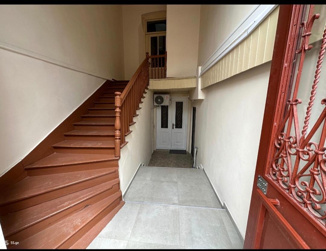 Tamari's In Old Apartment Tbilisi